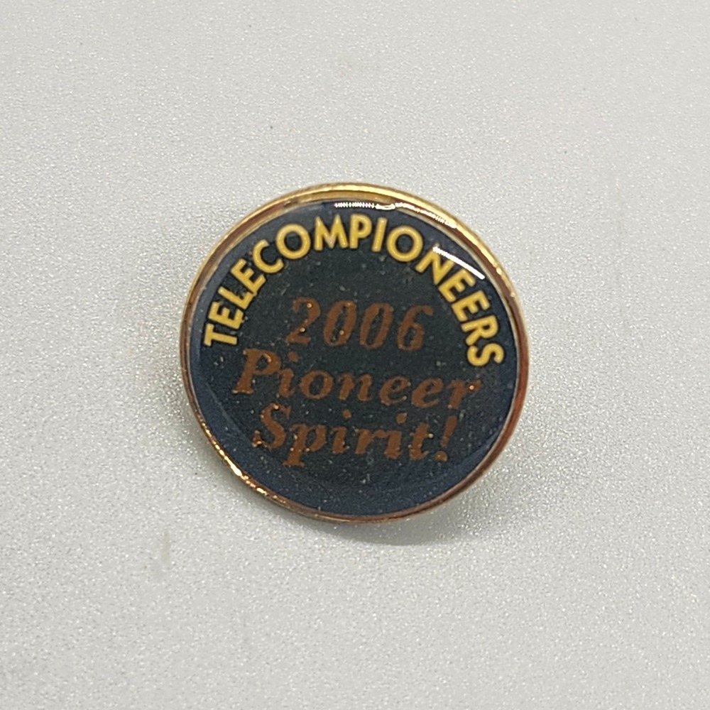 Telecompioneers 2006 Pioneer Spirit Souvenir Lapel Pin Black Gold Tone Round